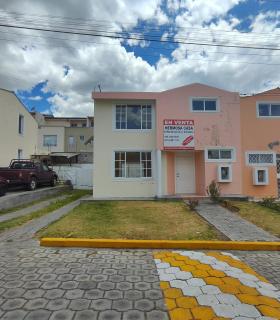 Casa en venta dentro de Conjunto Habitacional 