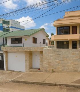Casa de 3 plantas en el Condado