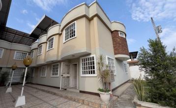Casa en Venta – Conjunto Habitacional Residenzza, Portoviejo, Manabí