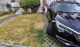 Casa de 3 Plantas con 4 Dormitorios y Patio en Conocoto