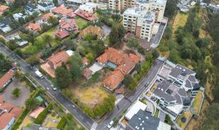 Terreno premium en Monteserrín con potencial para 5 residencias exclusivas