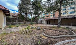Terreno premium en Monteserrín con potencial para 5 residencias exclusivas